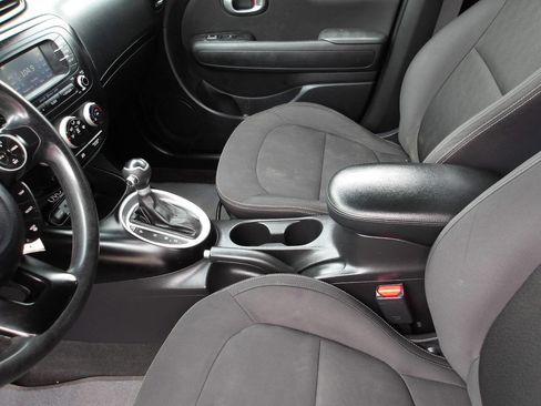Used 2015 Kia Soul FWD image 16