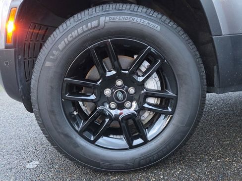 Used 2021 Land Rover Defender 110 SE image 28