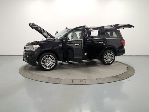Used 2024 Ford Expedition Limited image 12