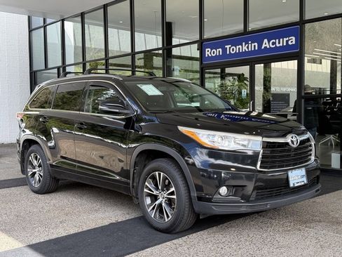 Used 2016 Toyota Highlander XLE image 1