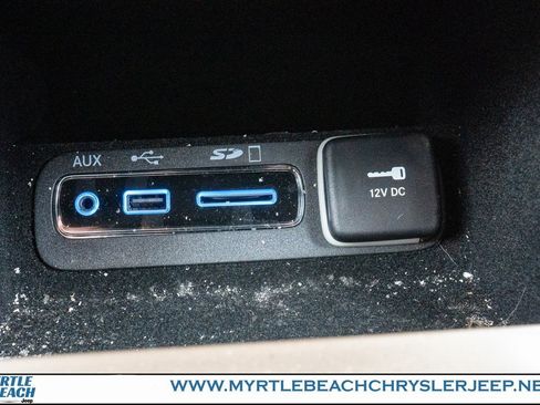 Used 2017 Jeep Grand Cherokee Limited image 24