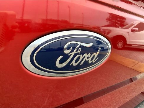 Used 2015 Ford F150 XLT w/ Equipment Group 302A Luxury image 9