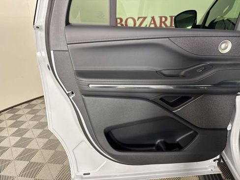 New 2025 Lincoln Navigator L Reserve w/ Jet Appearance Package image 19