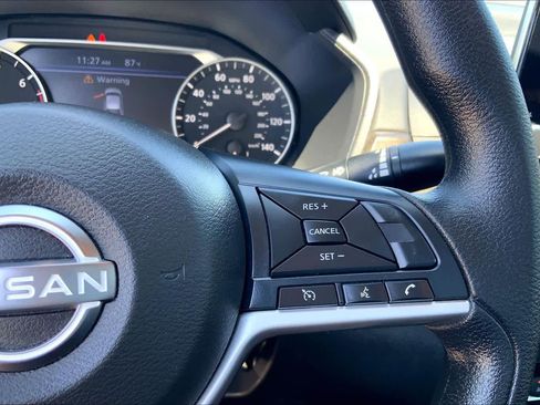 Used 2025 Nissan Altima 2.5 SV FWD image 24