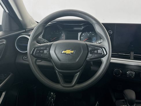 Used 2025 Chevrolet Trax LS image 17