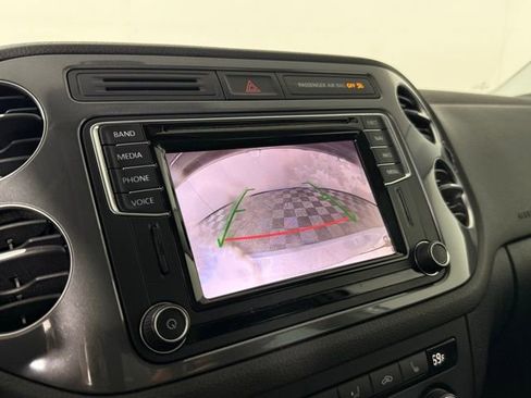 Used 2017 Volkswagen Tiguan Sport image 17