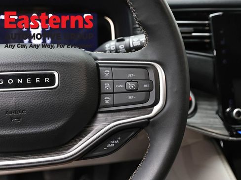 Used 2024 Jeep Wagoneer L Series II w/ Flexible Seating Group RWD image 16