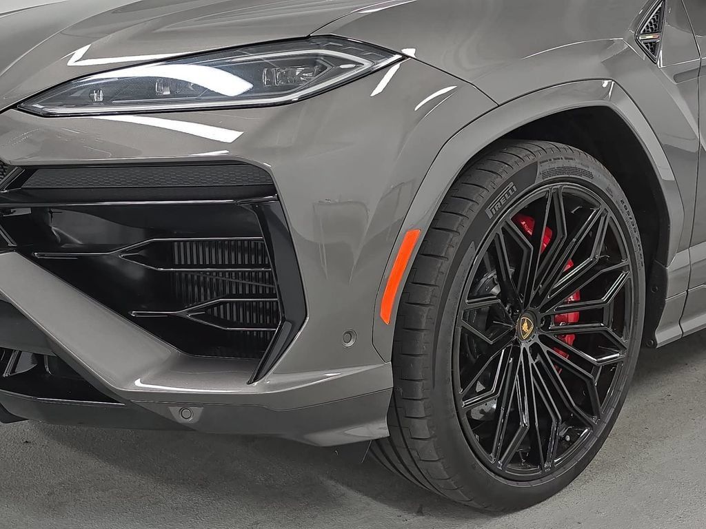 Used 2025 Lamborghini Urus SE AWD/4WD image 11