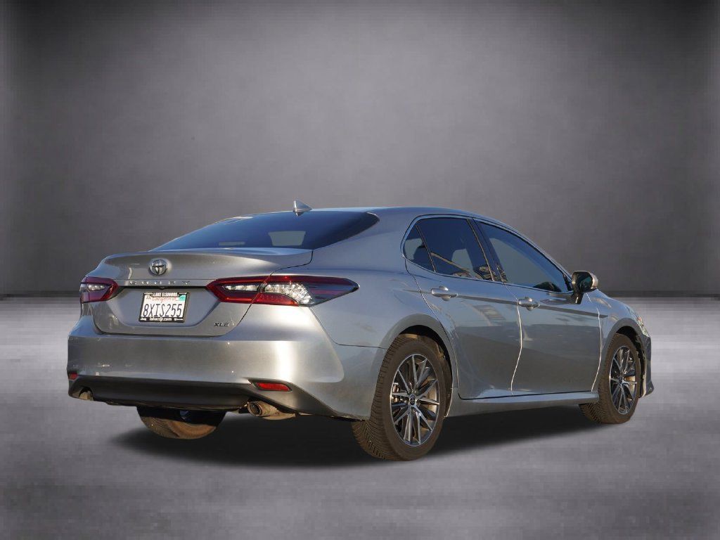 Used 2021 Toyota Camry XLE w/ Carpet Mat Package (TMS) FWD image 3