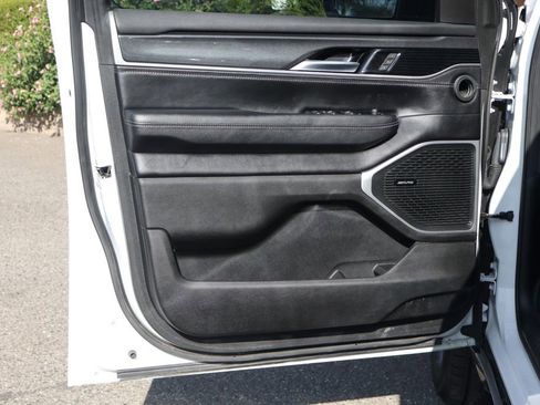 Used 2023 Jeep Wagoneer 4WD w/ Premium Group I image 15