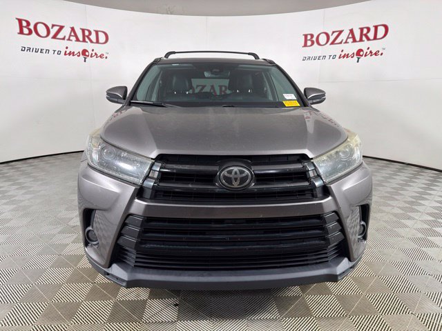 Used 2019 Toyota Highlander SE FWD image 2