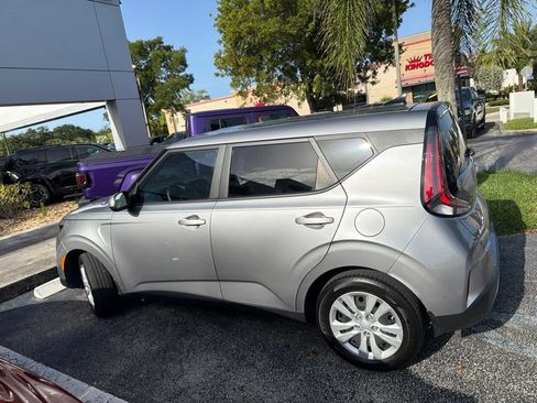 Used 2024 Kia Soul LX FWD image 11