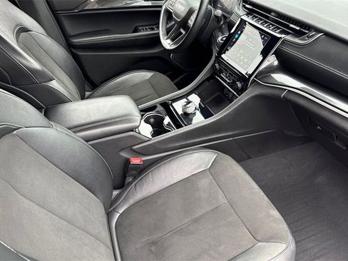 Used 2022 Jeep Grand Cherokee Altitude image 24