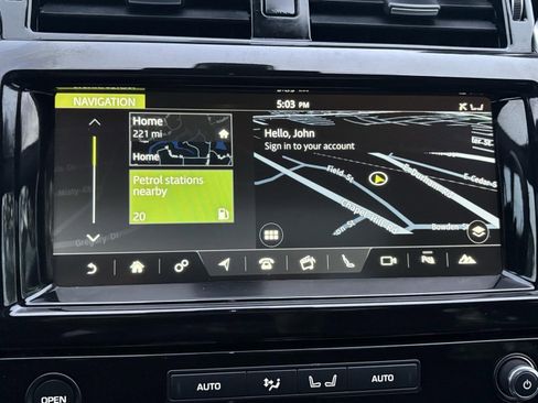 Used 2018 Land Rover Discovery HSE image 38