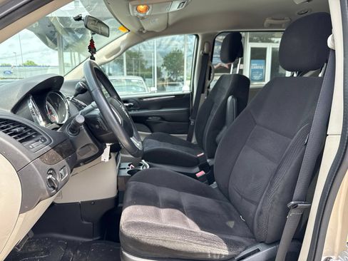 Used 2015 Dodge Grand Caravan SXT w/ Rear Park Assist Package FWD image 6