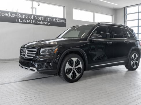 Used 2024 Mercedes-Benz GLB 250 GLB 250 w/ Exclusive Package image 3