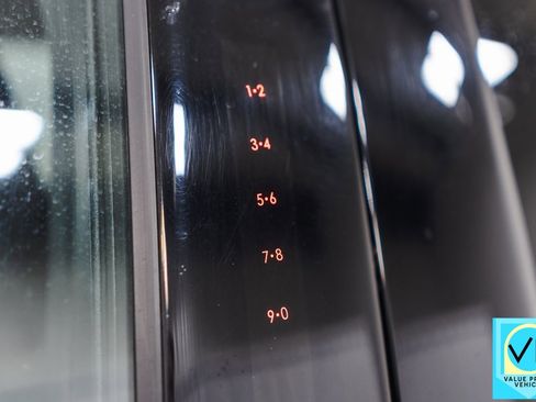 Used 2020 Ford Explorer XLT image 40