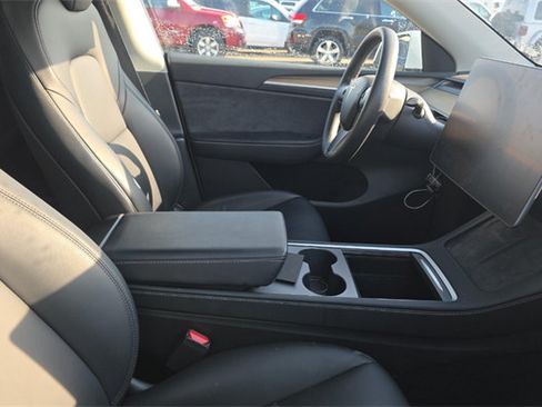 Used 2023 Tesla Model Y Long Range AWD/4WD image 7