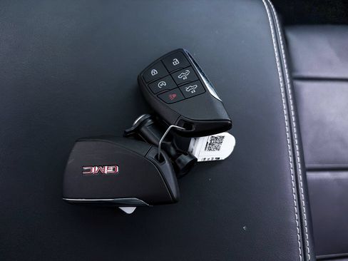 Used 2025 GMC Sierra EV Denali AWD/4WD image 30