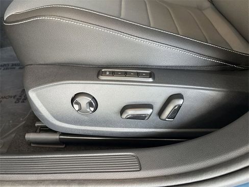 Used 2025 Volkswagen Jetta SEL image 21