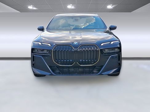 New 2026 BMW 750e xDrive image 5