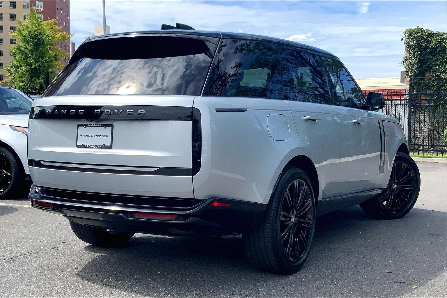 Certified 2025 Land Rover Range Rover SE AWD/4WD image 12