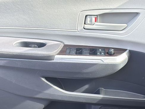 Used 2021 Toyota Sienna LE image 8