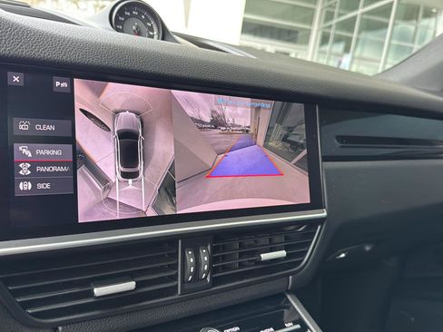 Used 2021 Porsche Cayenne Coupe image 22