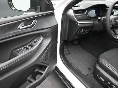 New 2025 Jeep Grand Cherokee Laredo image 14