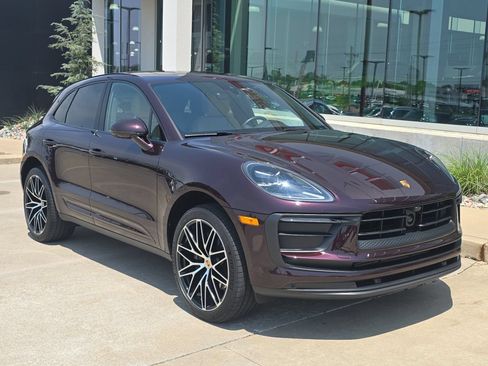 Certified 2025 Porsche Macan AWD/4WD image 21
