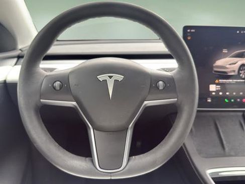 Used 2024 Tesla Model Y 2WD image 9