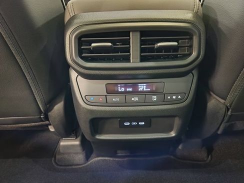 Used 2024 Honda Pilot Touring image 25