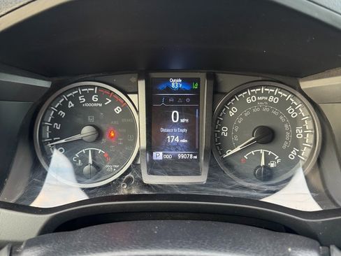 Used 2021 Toyota Tacoma TRD Off-Road image 13