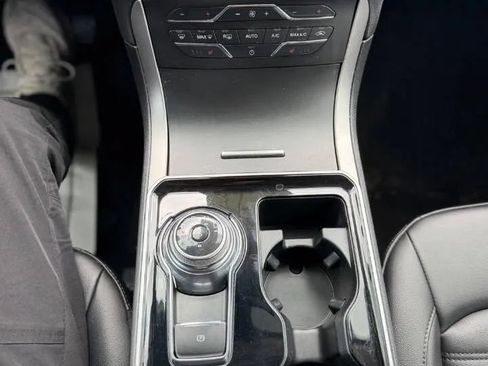 Used 2020 Ford Edge SEL w/ Convenience Package AWD/4WD image 16