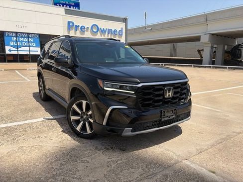 Used 2025 Honda Pilot Touring image 1