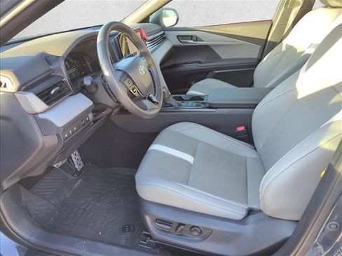 Used 2025 Toyota Camry SE w/ Convenience Package FWD image 10