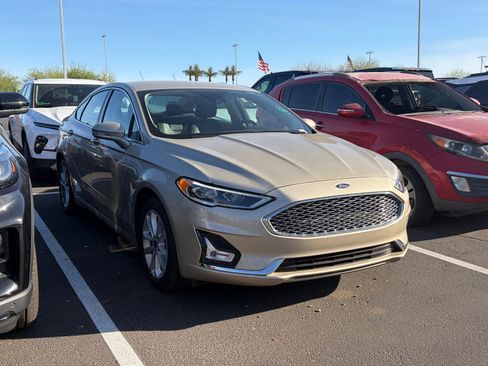 Used 2019 Ford Fusion Energi Titanium image 2