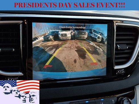 Used 2024 Chrysler Pacifica Touring-L image 24