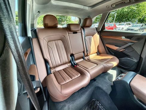Used 2022 Audi Q5 2.0T Premium w/ Convenience Package AWD/4WD image 21