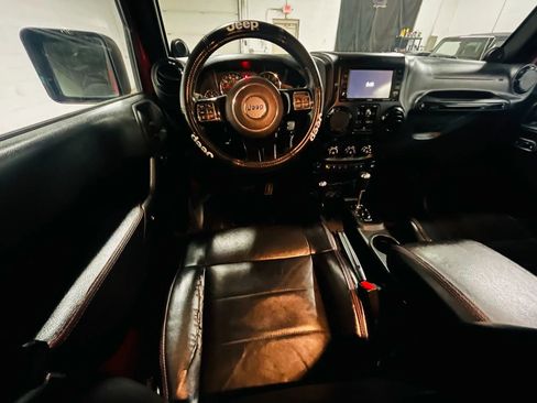 Used 2012 Jeep Wrangler Unlimited Sahara image 17