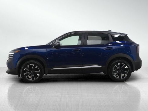 Used 2025 Nissan Kicks SV image 2