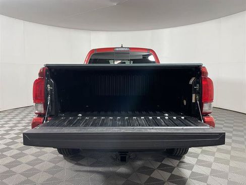 Used 2017 Toyota Tacoma TRD Off-Road w/ Premium & Technology Package AWD/4WD image 23