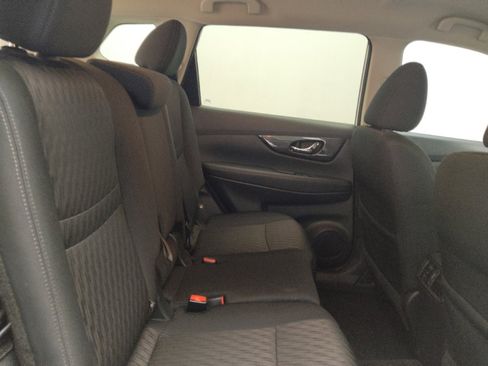 Used 2018 Nissan Rogue SV w/ Premium Package image 19