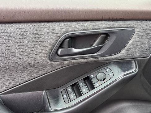 Used 2023 Nissan Rogue S image 16