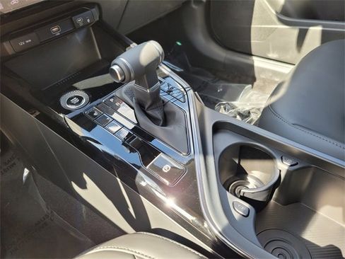 New 2025 Kia Niro EX Touring image 18