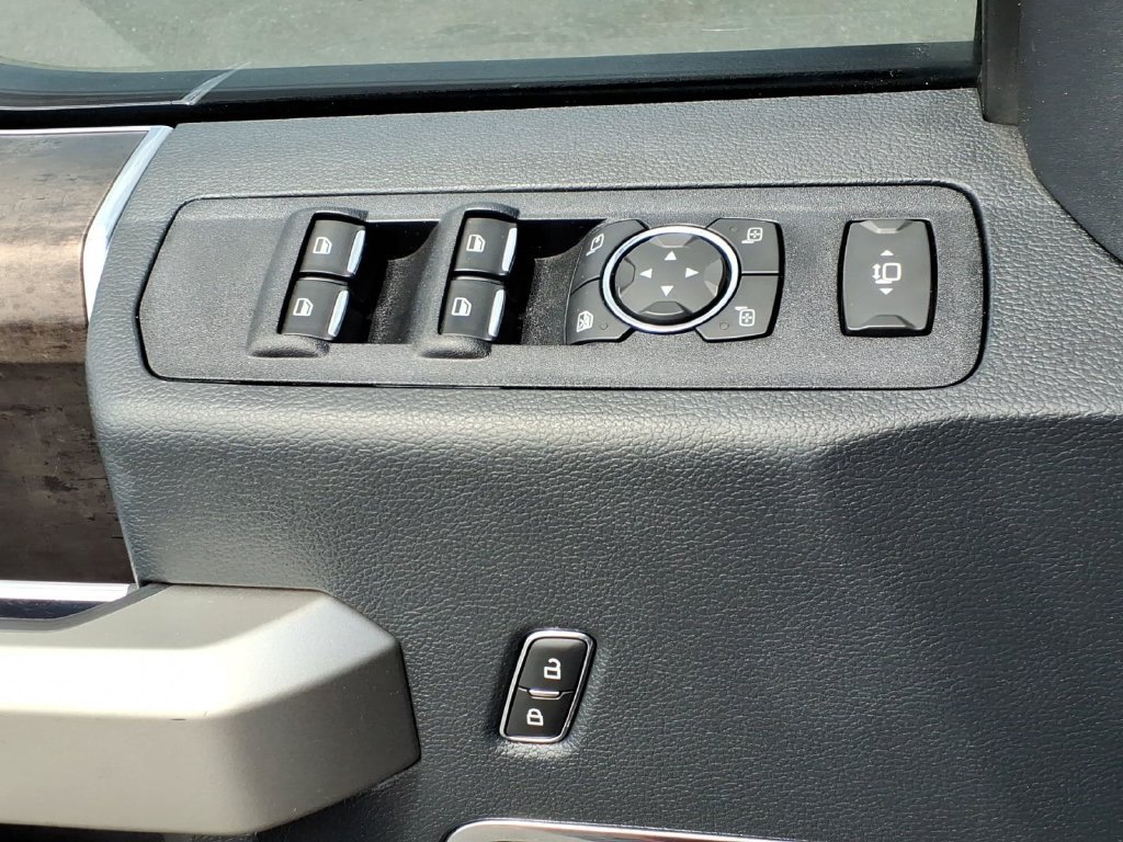 Used 2022 Ford F250 Lariat w/ Tremor Off-Road Package AWD/4WD image 36
