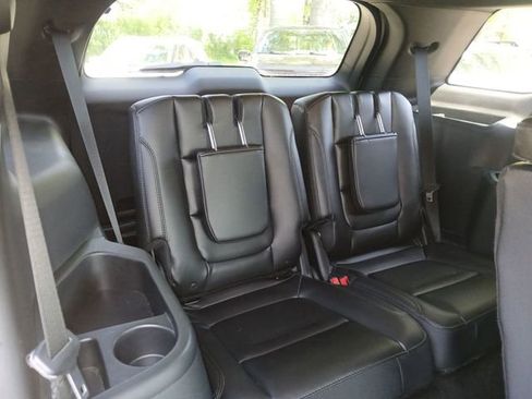 Certified 2018 Ford Explorer XLT w/ Equipment Group 202A AWD/4WD image 47