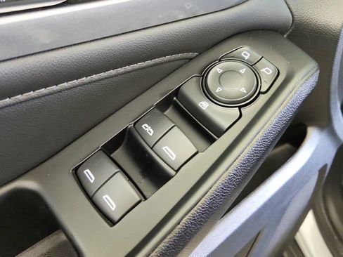 Used 2023 Chevrolet Traverse LT FWD image 23
