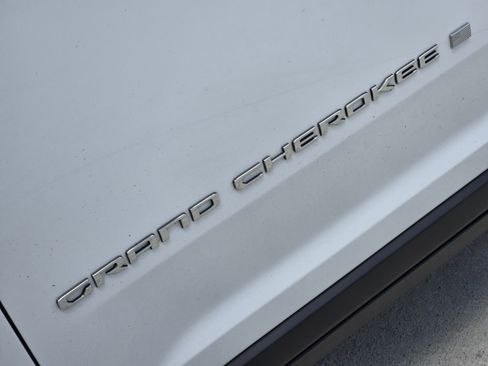 Certified 2023 Jeep Grand Cherokee Laredo w/ Luxury Tech Group I AWD/4WD image 12