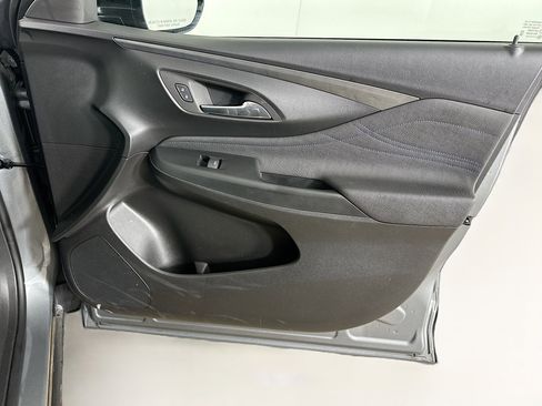 Used 2025 Buick Envista Sport Touring image 30